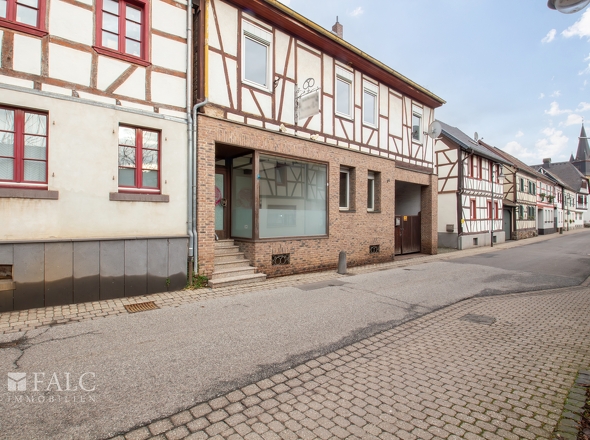 Straßenansicht