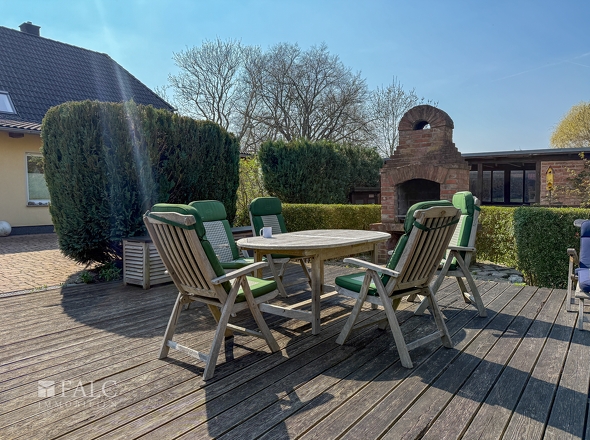 Terrasse mit Kamin