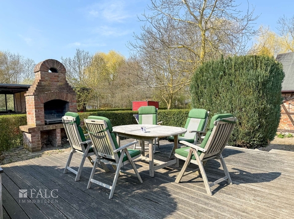 Terrasse mit Kamin