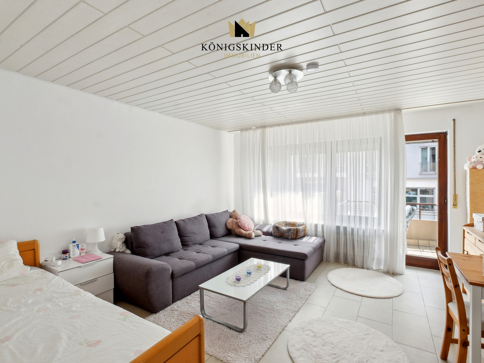 Wohnzimmer mit Balkon zur Schmidener Straße