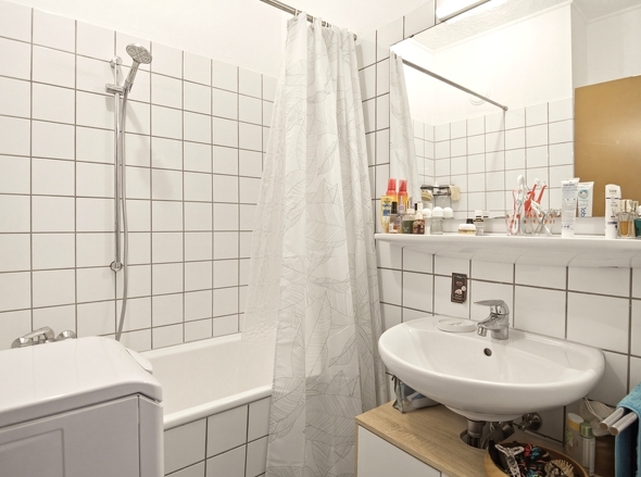 Badezimmer mit Badewanne...