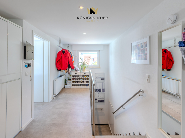 Flur und Abgang Gartengeschoß
