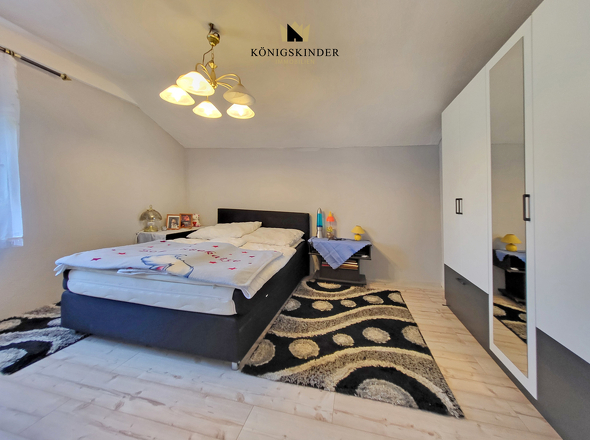 Schlafzimmer Eltern