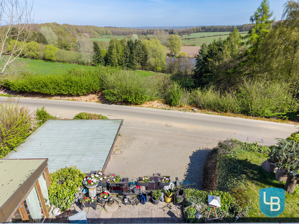 Ausblick von der Terrasse ins Grüne