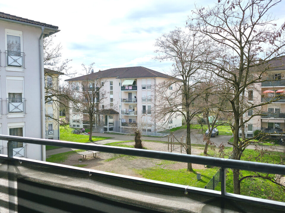 Balkon mit Ausblick in den Innenhof