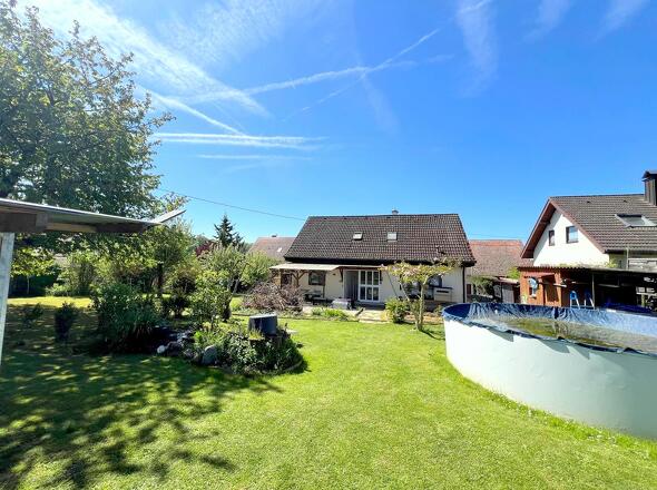 Garten mit Pool