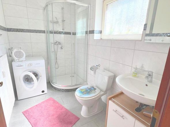Badezimmer im Untergeschoss