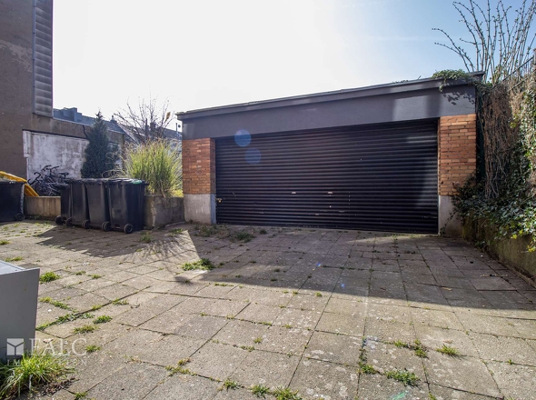 Zusätzliche Garage