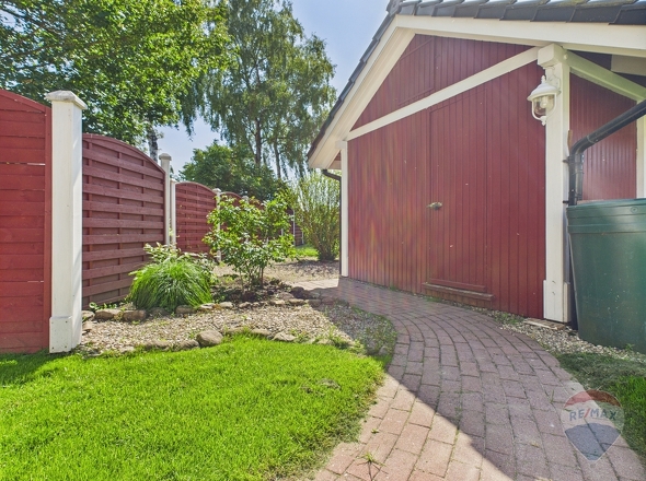 Weg zum Carport
