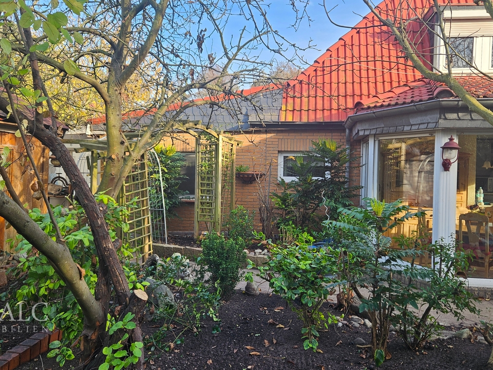 Gartenansicht / Objekteingang