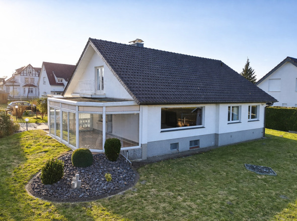Gepflegtes Einfamilienhaus mit Wintergarten und schönem Garten