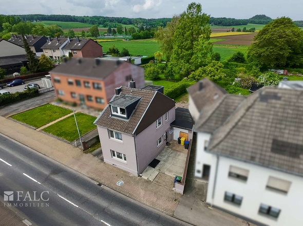 Umgeben von Feldern 