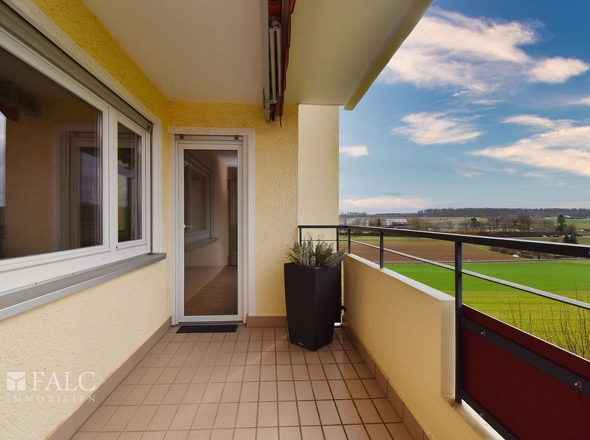 großer Balkon
