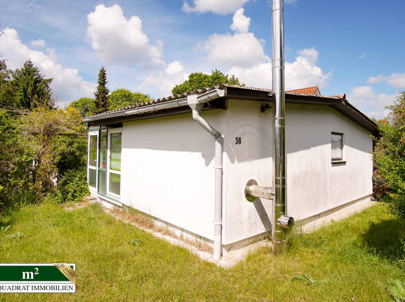 Seitenansicht Bungalow von Straßenseite