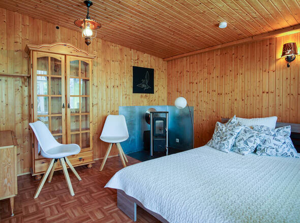 Kaminofen im Wohn- und Schlafzimmer