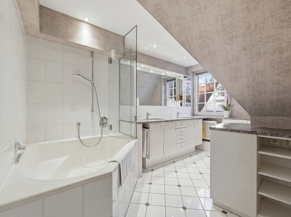 große Badewanne