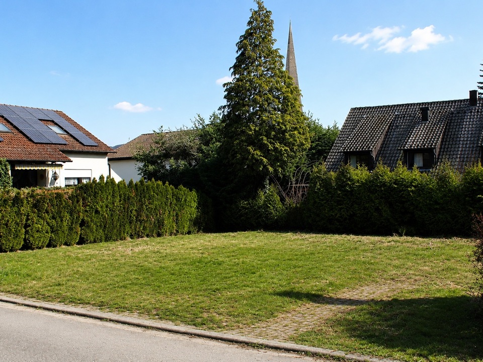 Nordansicht_Gästehaus mit Grundstück