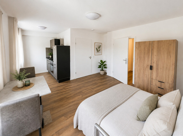 Appartement mit Einbauküche, Bett, Schrank und Tisch mit Stühlen