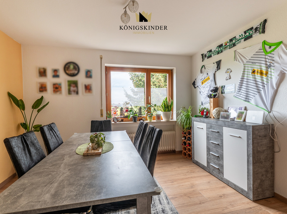 ...großzügiges Esszimmer...
