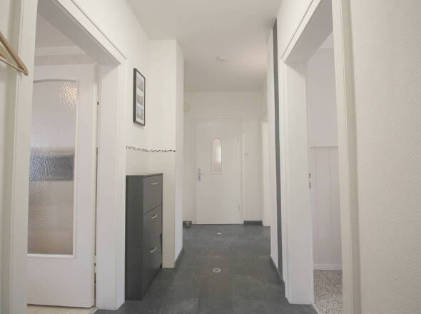 Flurblick auf Eingangsbereich EG-Wohnung
