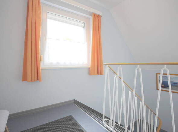 Vorflur DG-Wohnung mit Zugang zum Spitzboden