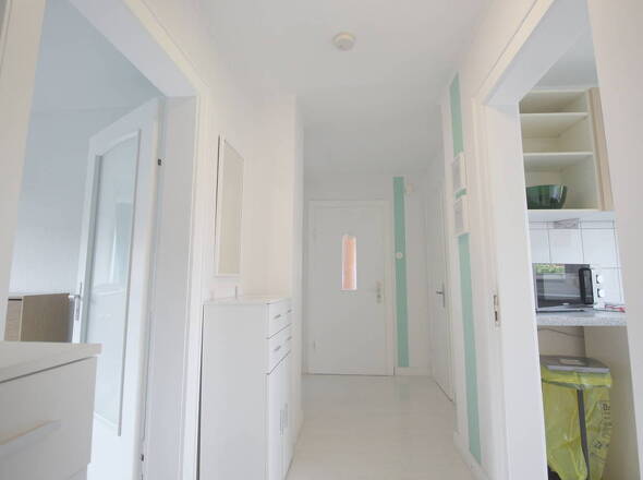 Flurblick auf Eingangsbereich DG-Wohnung
