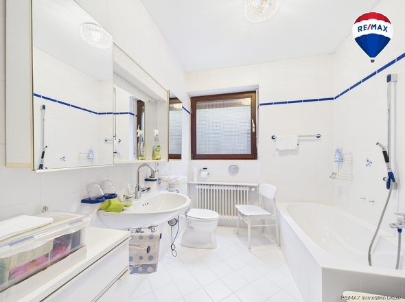 RE/MAX Immobilien DeLux Wohn-Geschäftshaus Merzig Badezimmer