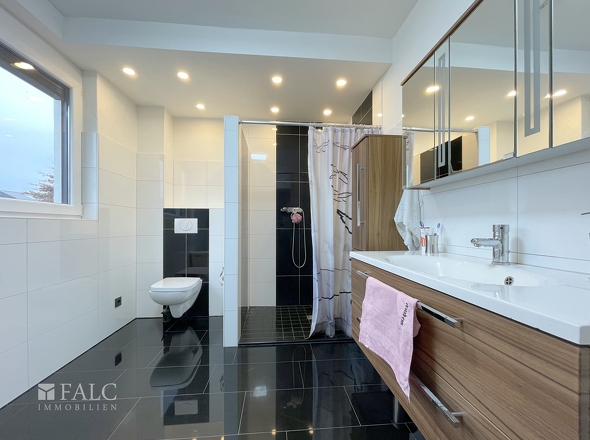 Badezimmer 1. OG 