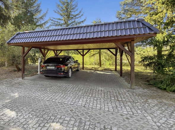 Doppelcarport mit Wallbox