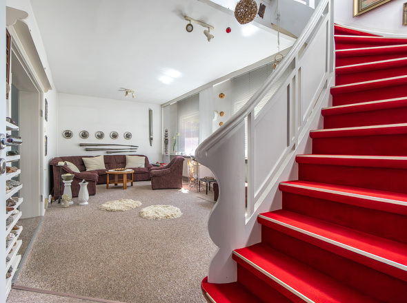 EG Wohnzimmer mit Holztreppe