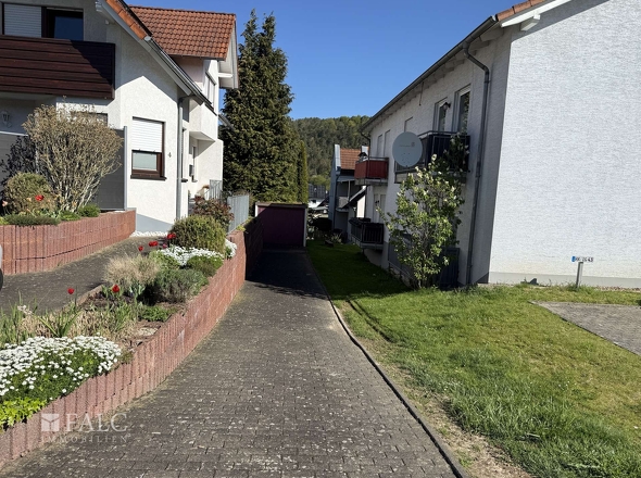 Zufahrt Garage