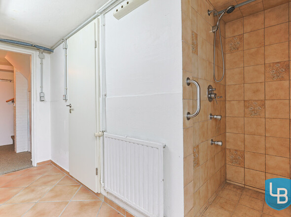 Kellerraum mit Dusche