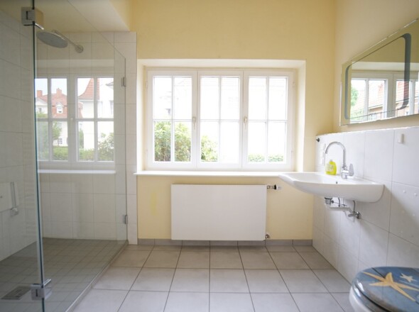 Bad mit Dusche (EG)