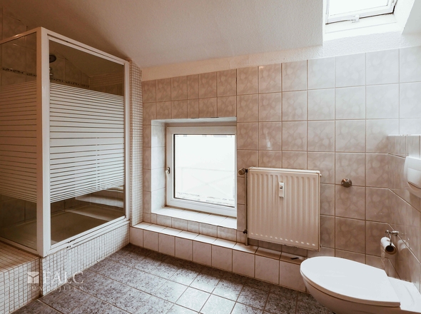 Bad im Dachgeschoss