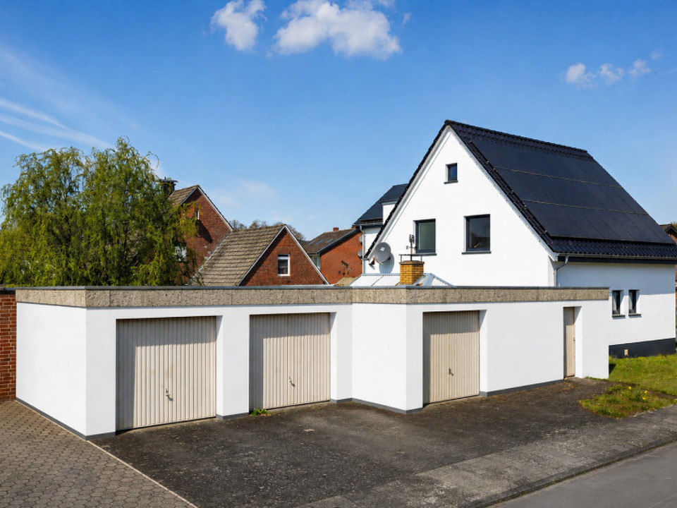 Blick auf die Garagen