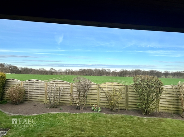 Blick von der Terrasse über die Felder