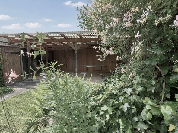 Garten mit Pavillion 