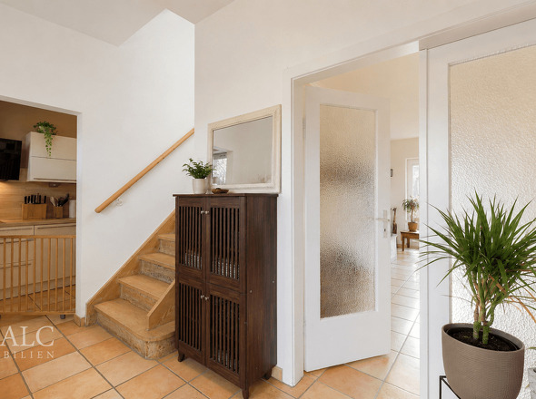 Flur mit Treppe