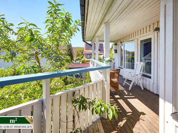 Süd-Balkon vorm Schlafzimmer