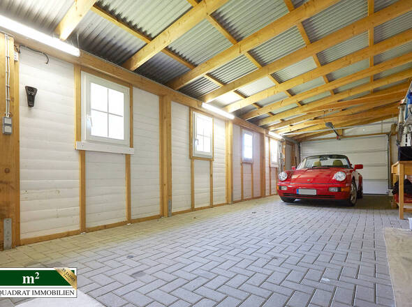 Geräumige Garage für ihre Schätze