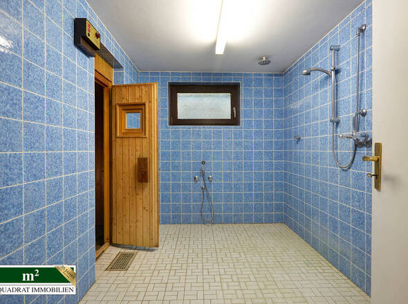 Duschbereich mit Sauna im Keller