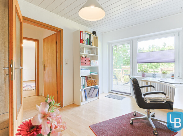 Büro mit Ausgang zur Terrasse