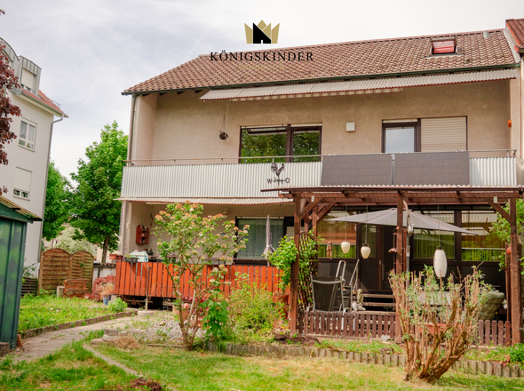 Blick vom Garten aufs Haus