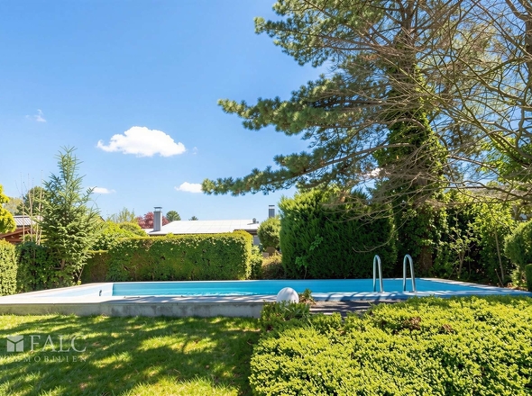 Blick zum Pool