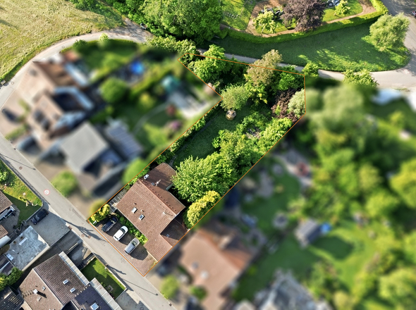 Das Haus mit großem Garten von oben
