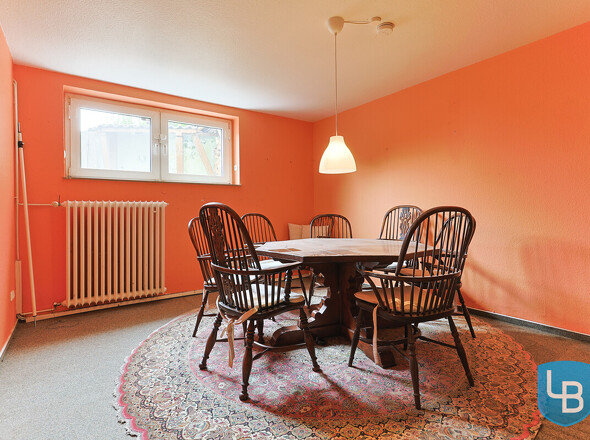 Wohnlich ausgebautes Zimmer im Kellergeschoss