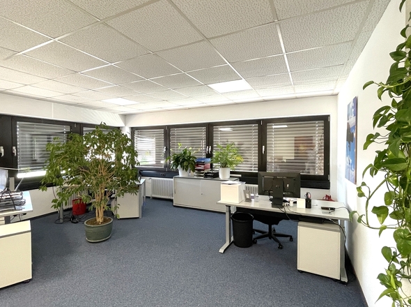 Großes Büro