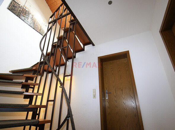 Treppe ins Dg
