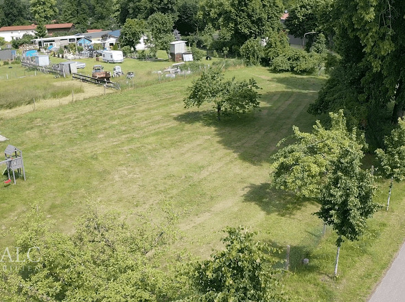 Grundstück mit Garten