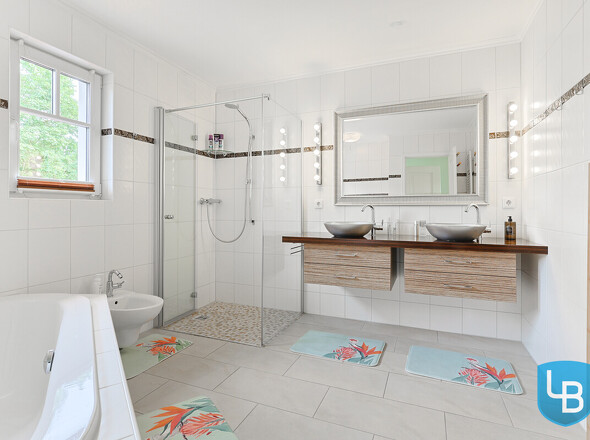 Modernes Badezimmer